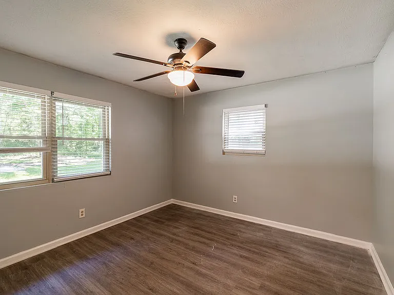 303 Brown Bridge Rd — Photo 11