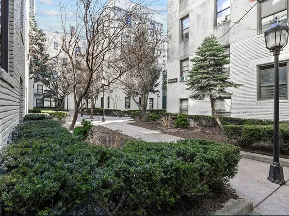 21-37 33rd Street image 3 of 11