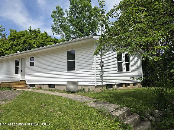 3rd image of 825 Dunlap St