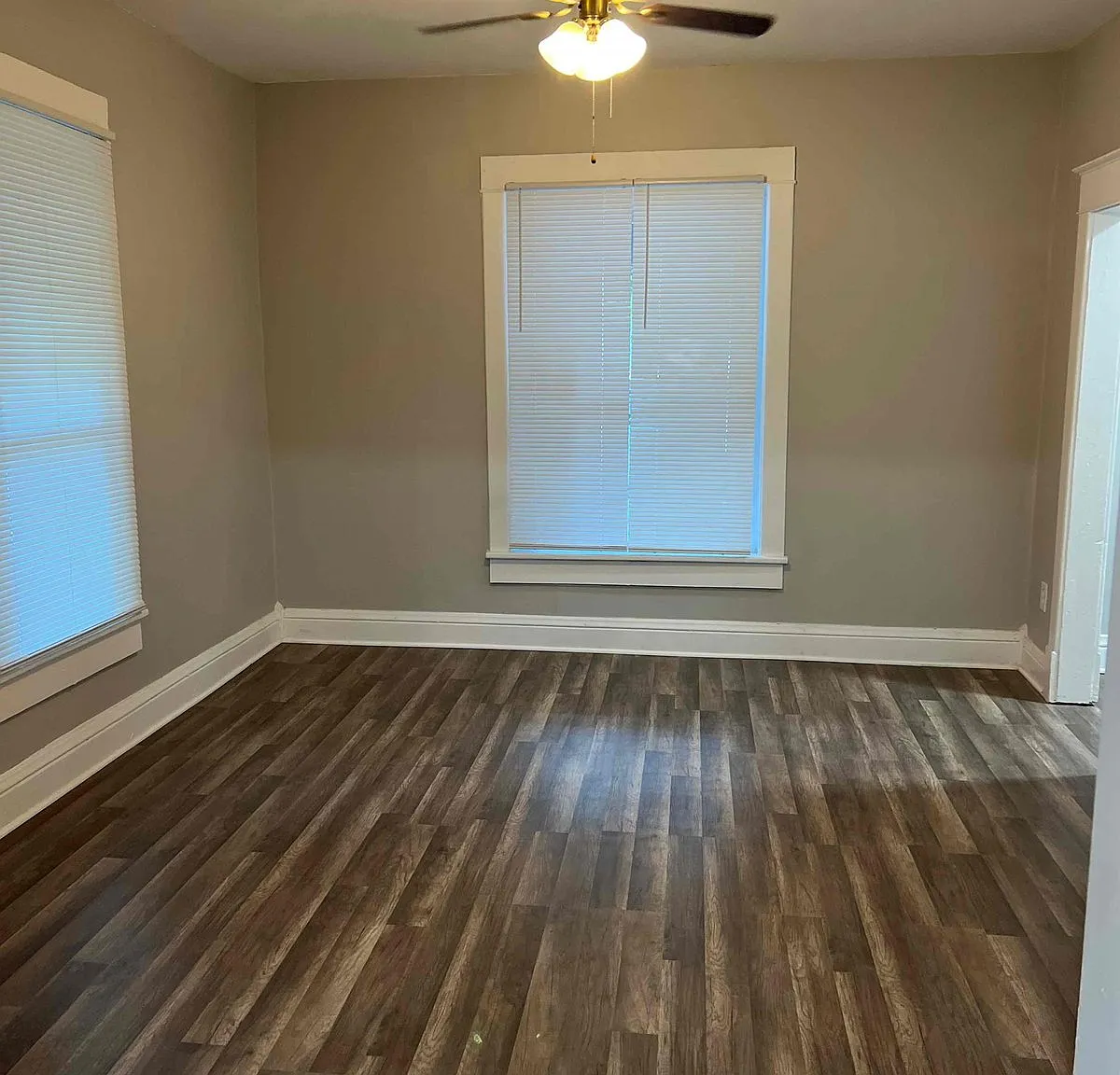 3 bed, 1.0 bath, 1320 sqft, $1,097 — Photo 4