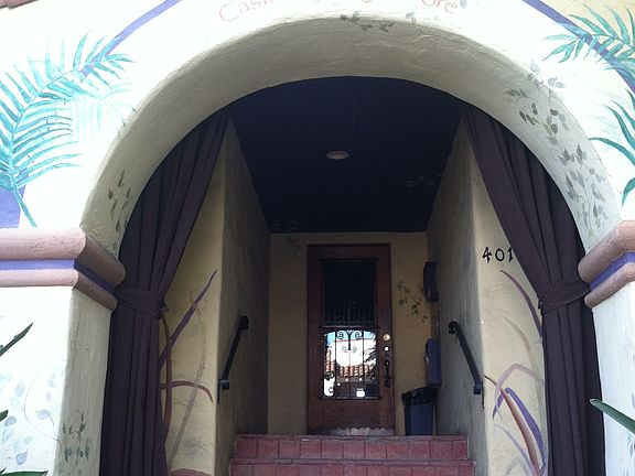 3rd image of 401 N Sycamore Ave APT 6