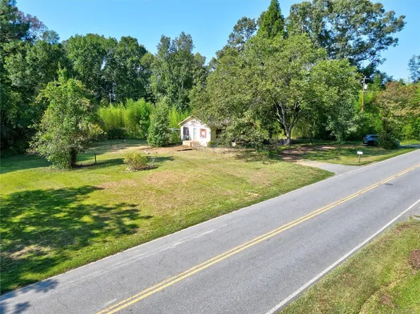 208 Calhoun Rd, Belton, SC 29627