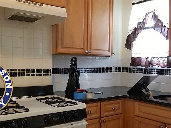 2nd image of 1016 34th Ave #2R