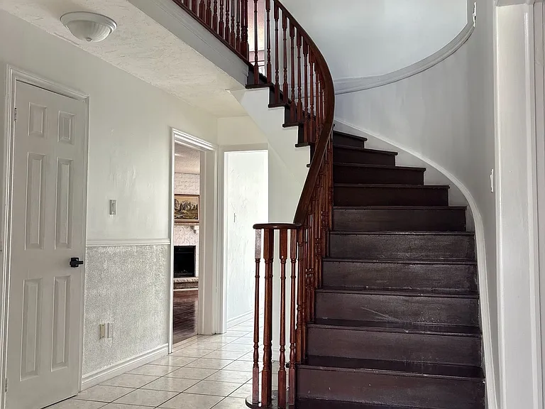 195 Johnson St — Photo 3