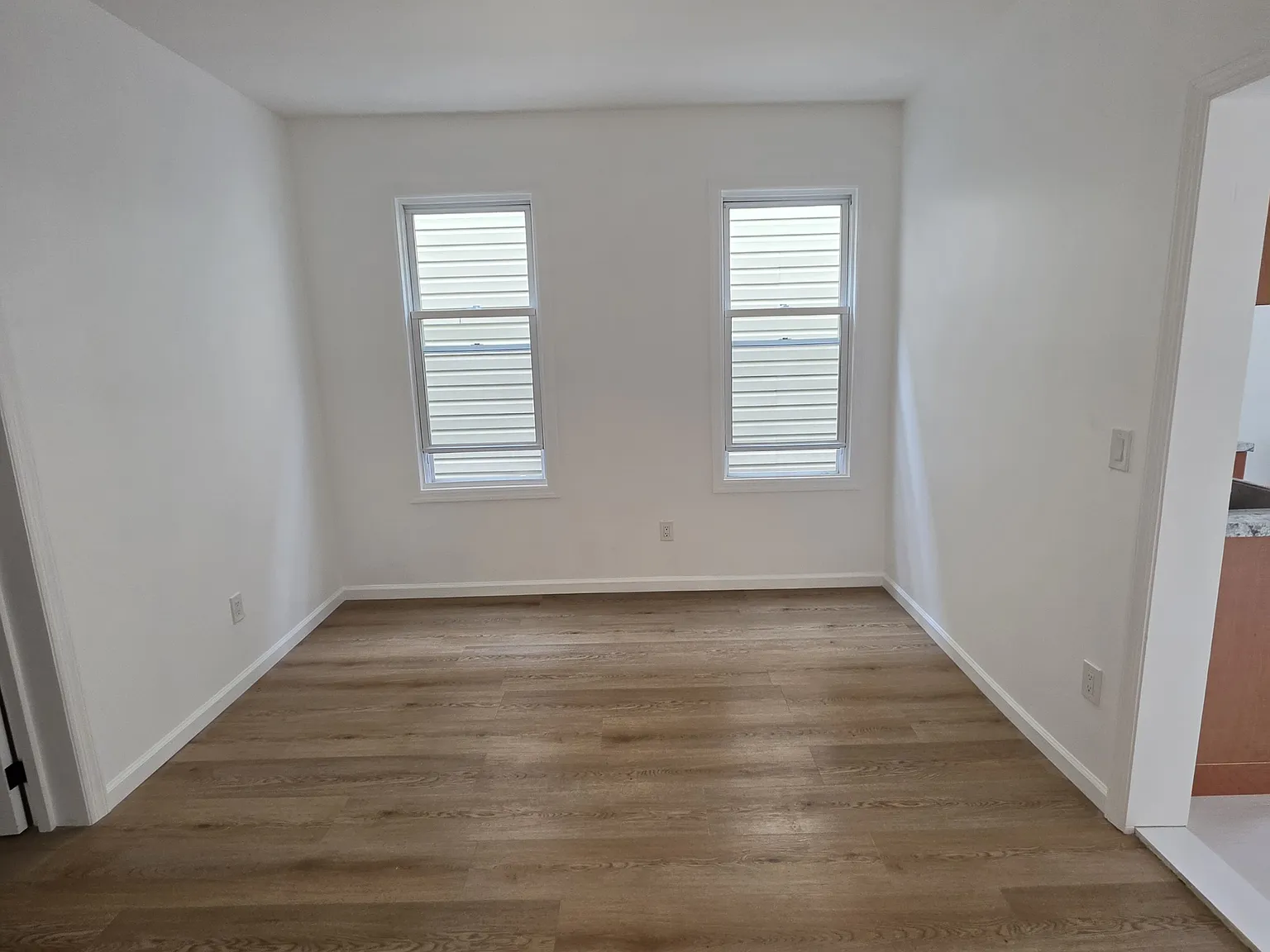 3 bed, 750 sqft, $2,300 — Photo 3