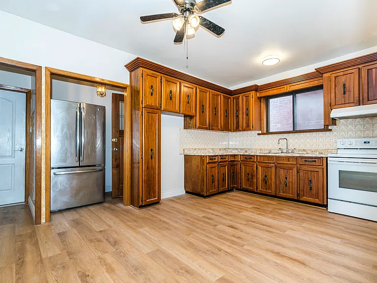 211 Brunswick Ave #B — Photo 3