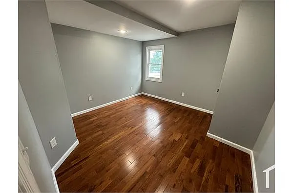 Building Photo - 264 Vermont Ave #3