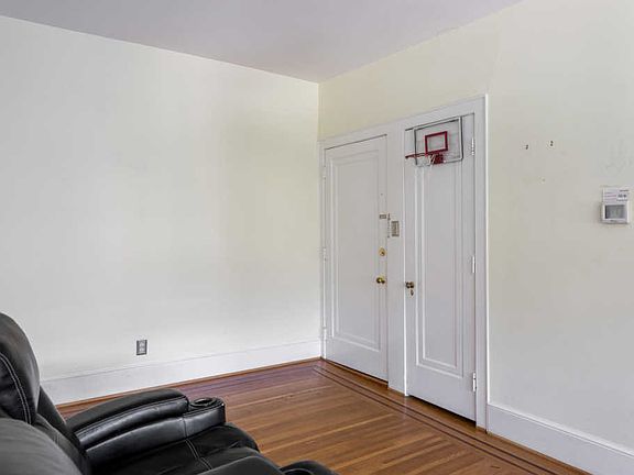 3rd image of 2043 Douglass Blvd APT 17