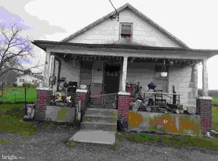 77 Middle St, East Waterford, PA 17021