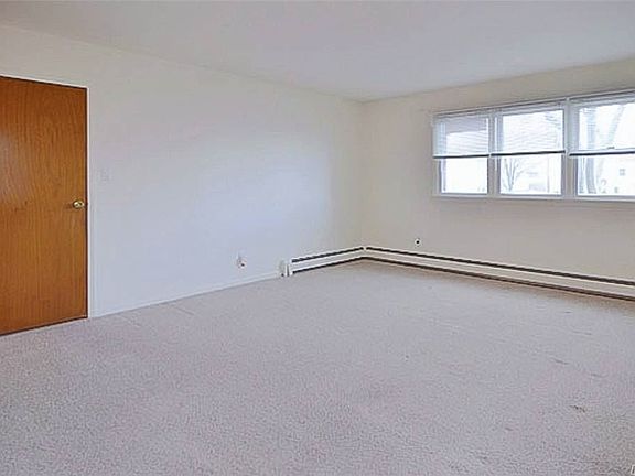 3rd image of 264 Long Beach Blvd Floor 1