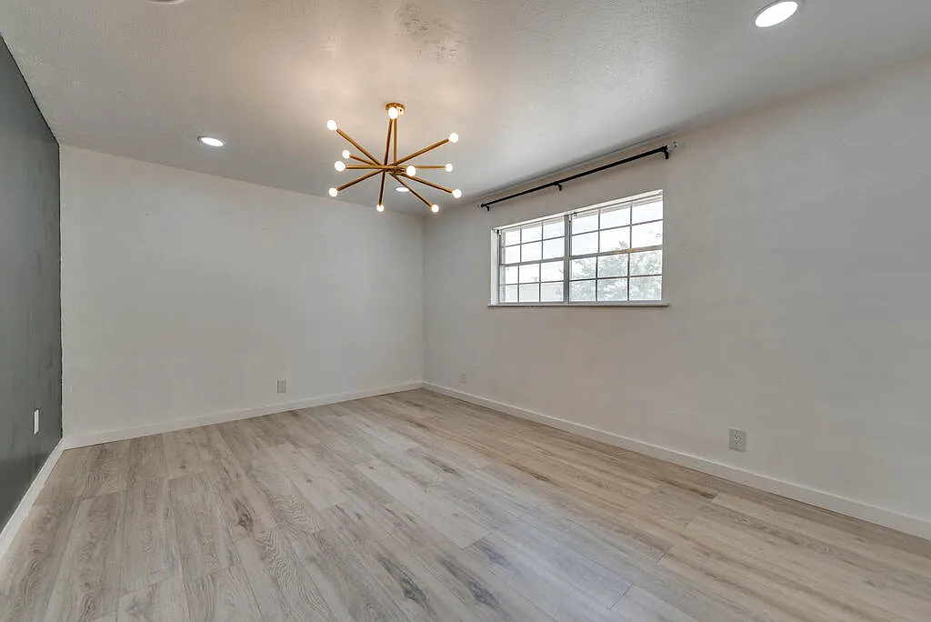 3 bed, 2.0 bath, 1716 sqft, $2,475 — Photo 3
