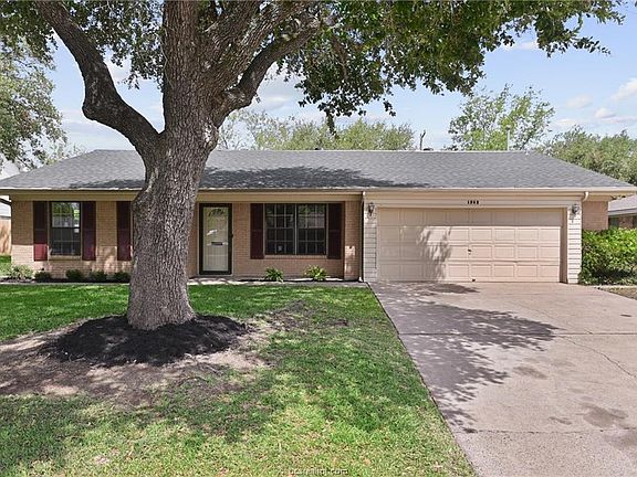 2nd image of 1302 Skrivanek Dr