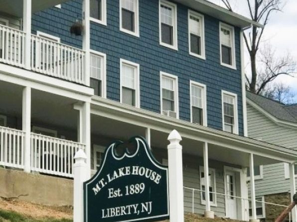144 Lakeside Dr W