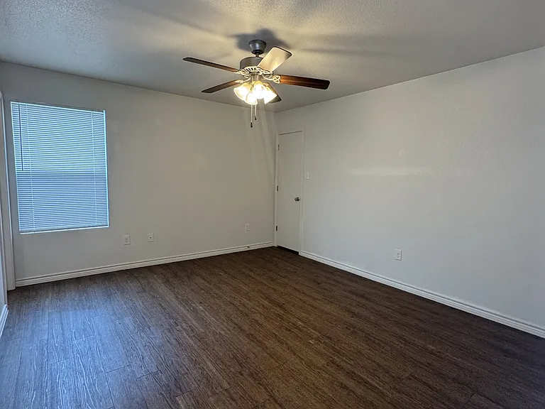 1521 Justin Loop — Photo 12