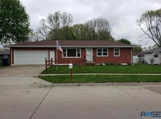 1110 Garfield Ave, Dell Rapids, SD 57022