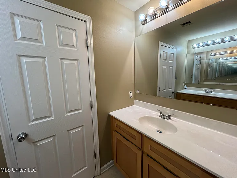 6165 E Lamar St — Photo 9