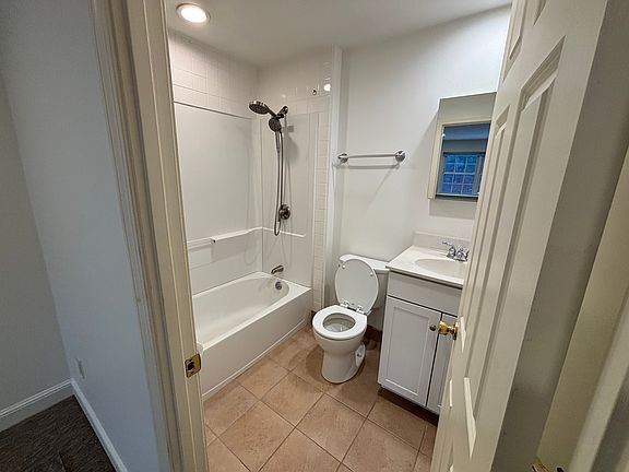 4th image of 39 Kingstown Way APT 5