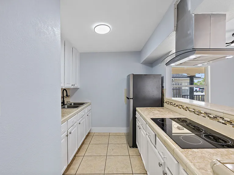 2706 W Tampa Bay Blvd — Photo 16
