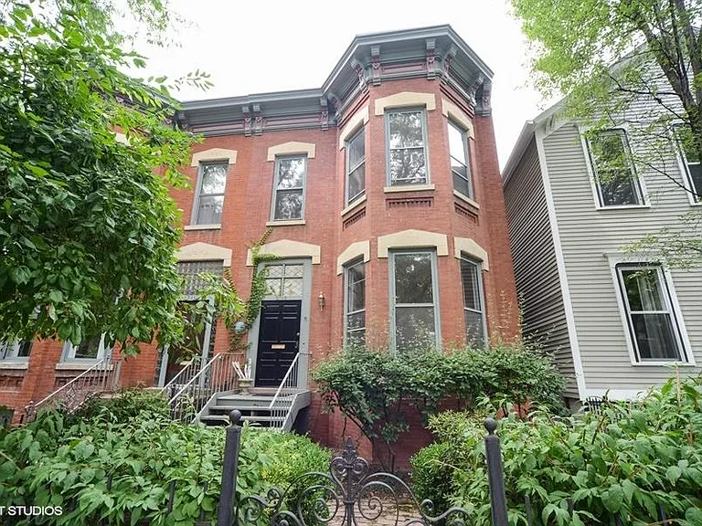 2112 N Dayton St — Photo 1