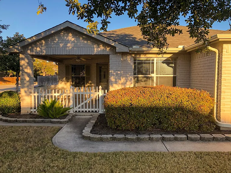 2100 Mir Woods Dr — Photo 2