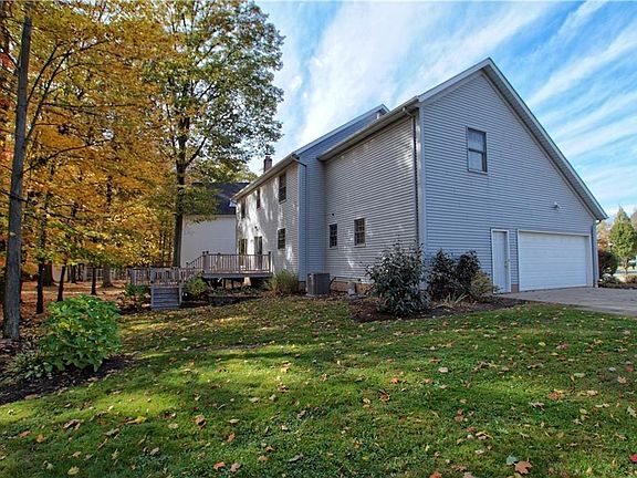 3rd image of 1028 Woodlawn Dr