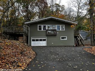 1089 Porter Dr, Bushkill, PA 18324