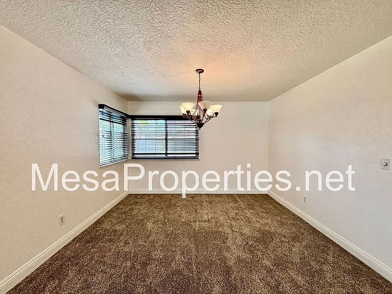 2378 N Sycamore Ave — Photo 4