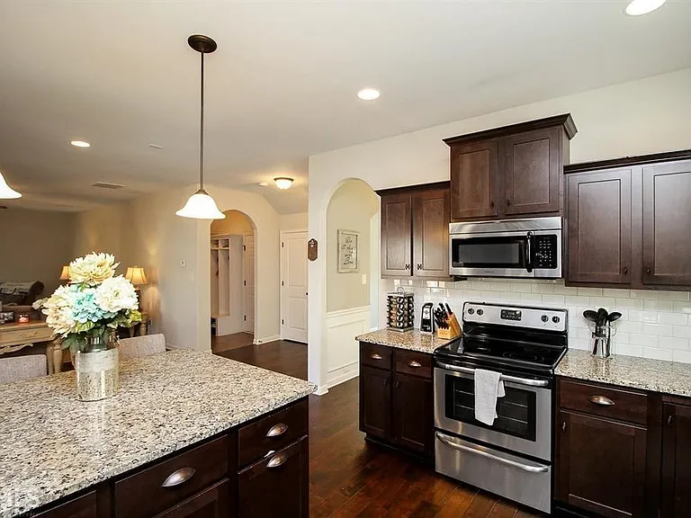 345 Cliffhaven Cir — Photo 2