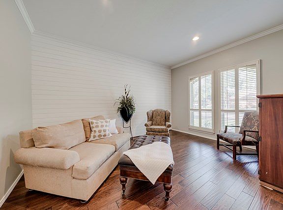 3rd image of 4900 Stoneleigh Dr