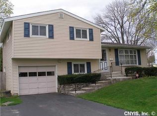 16 Juneberry Ln, Liverpool, NY 13090