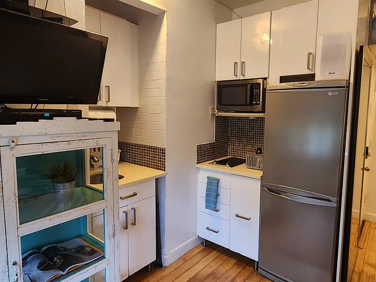 255 W 24th St #231 — Photo 11