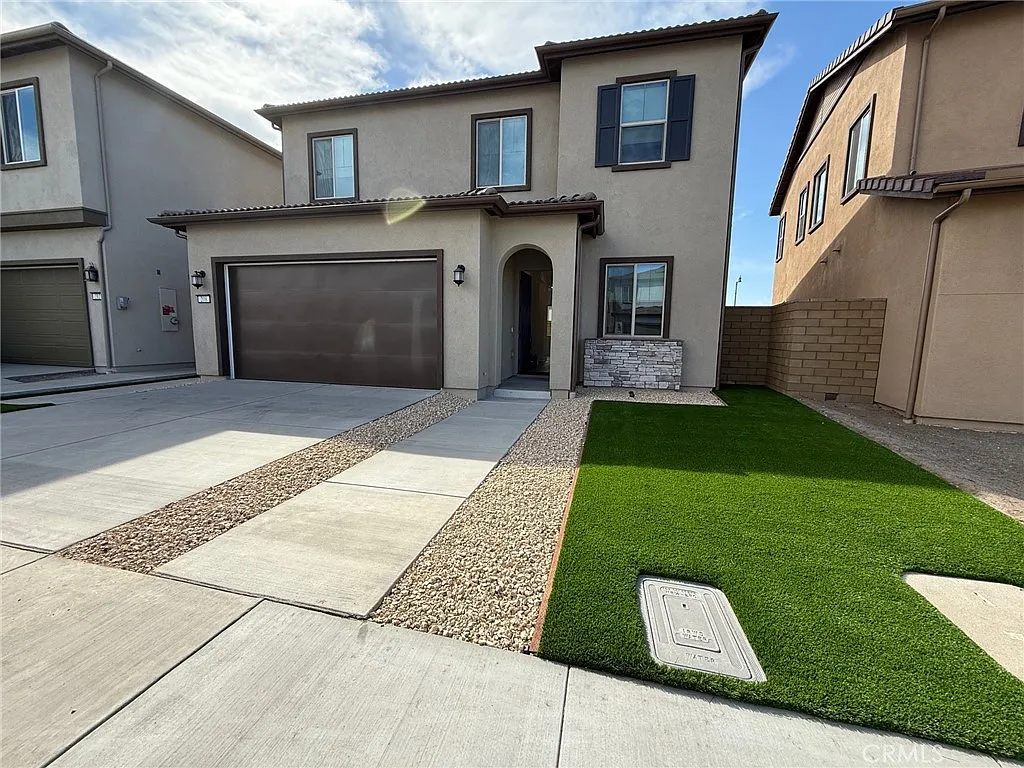 4 bed, 2100 sqft, $6,000 — Photo 2