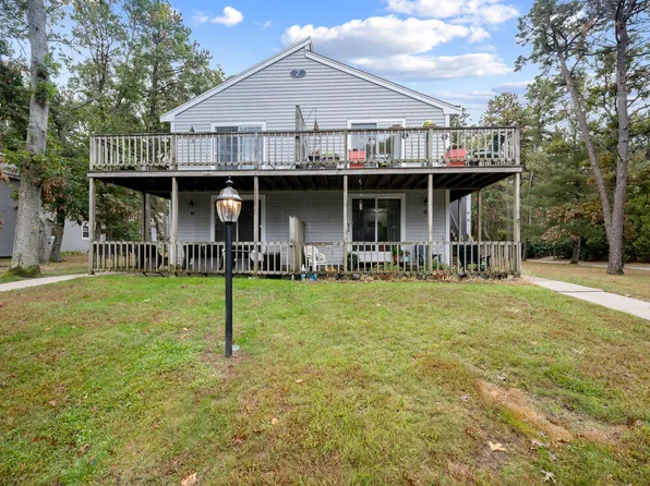 70 Cape Dr APT 7D, Mashpee, MA 02649