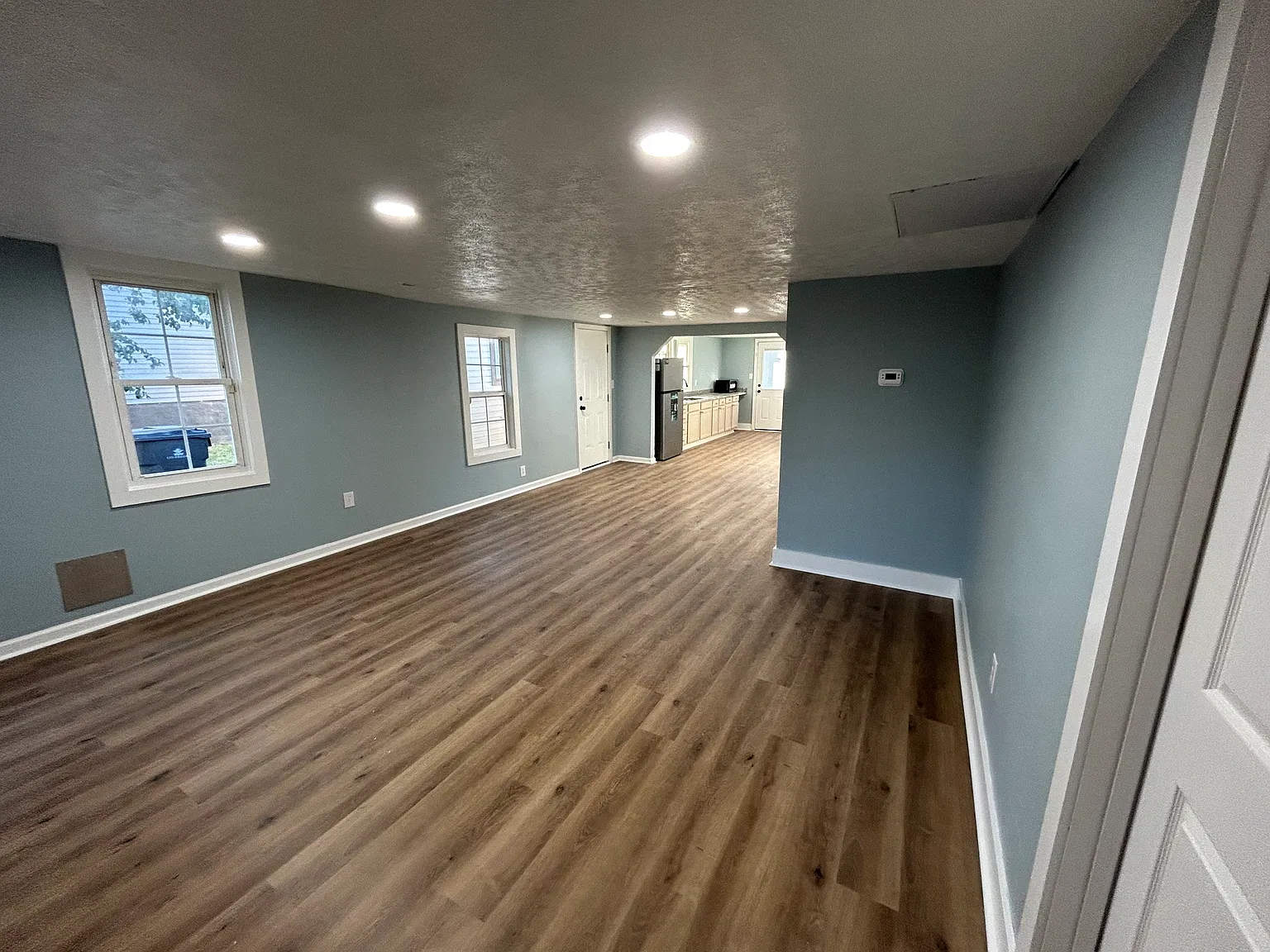 3 bed, 1152 sqft, $2,000 — Photo 2