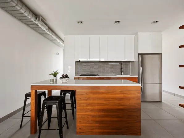 802 Dean Street image 4 of 10