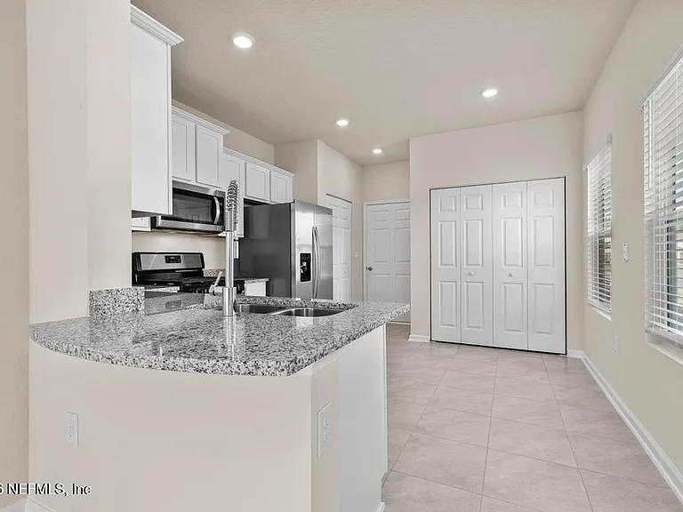 21 Temple Dr — Photo 5