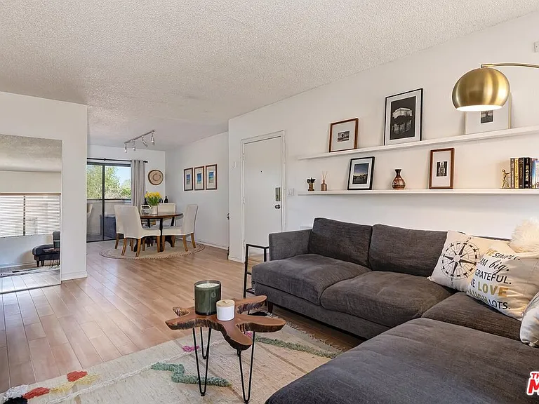 5805 Whitsett Ave #206 — Photo 5