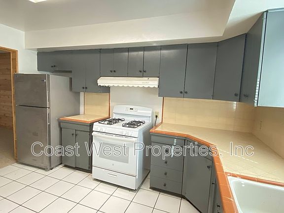 4th image of 4826 Santa Cruz Ave #8