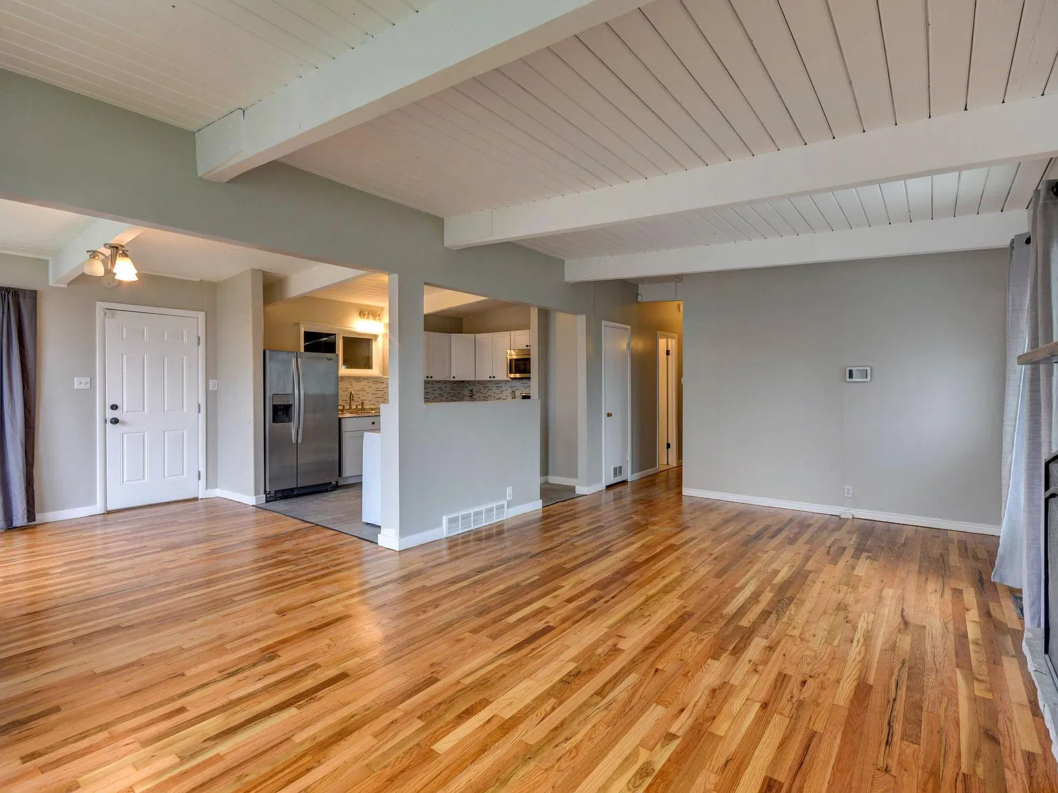 3 bed, 1152 sqft, $2,500 — Photo 3