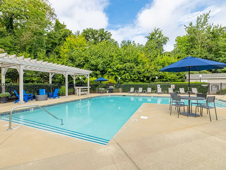Cambridge Park Apartments Resort Style Swimming Pool