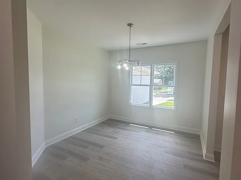 645 Glensford Dr — Photo 13