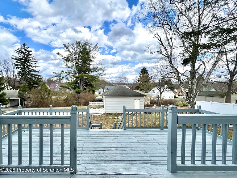 207 Midway Ave — Photo 16