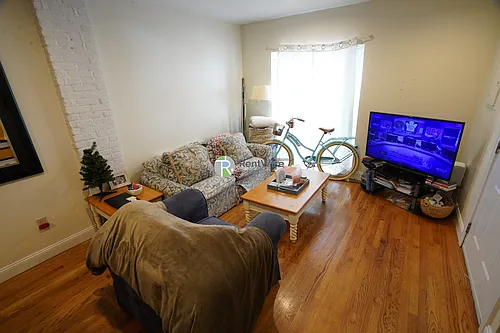 550 E 3rd St #2 Photo 1