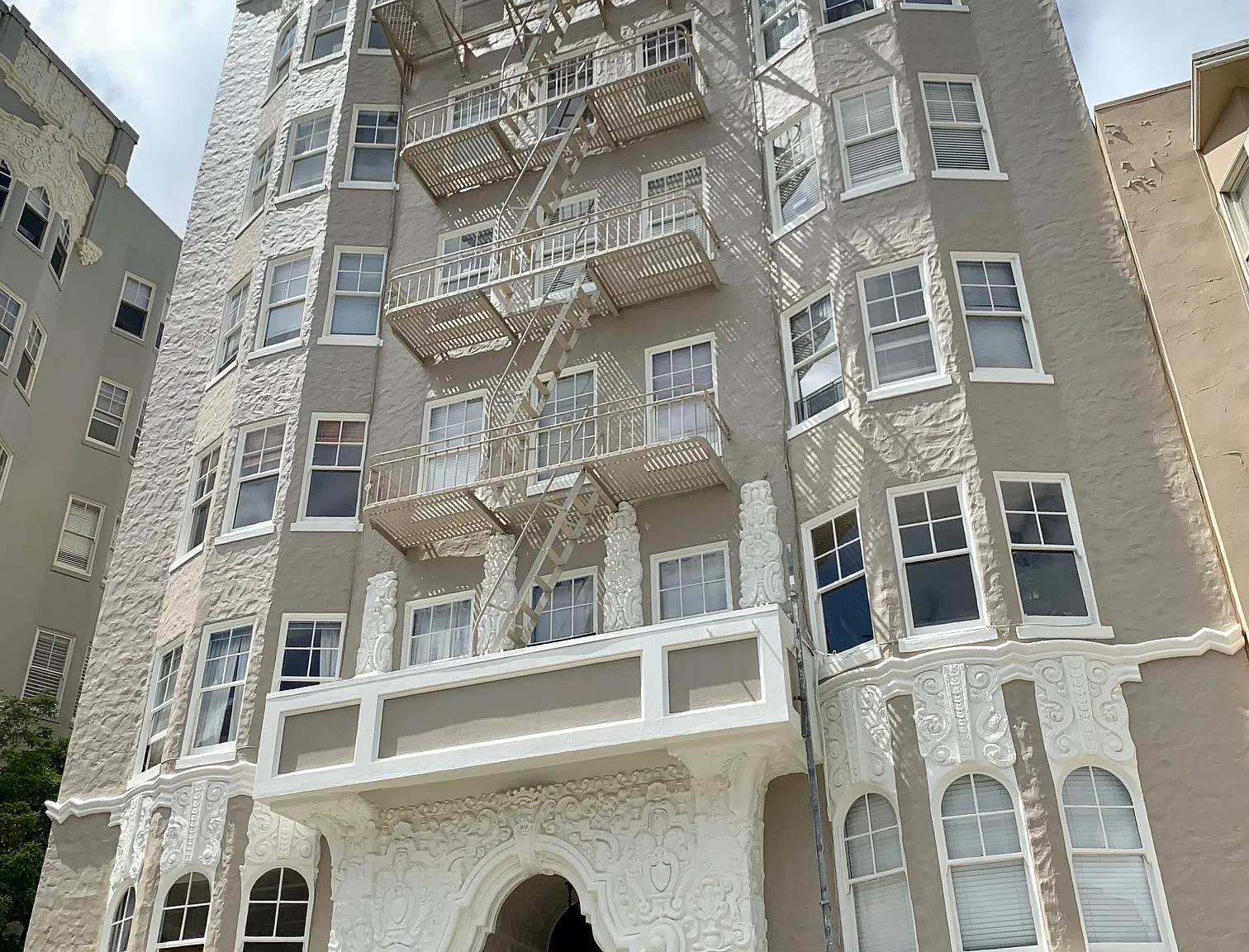 2070 Pacific — Photo 1