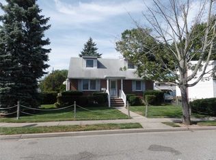 58 Linden Blvd, Hicksville, NY 11801