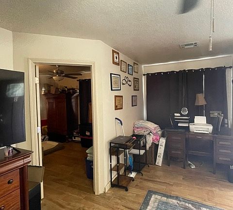 4th image of 409 S Maple St