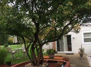 1944 Huntington Blvd, Hoffman Estates, IL 60169