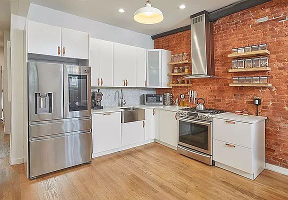 4th image of 223 Chauncey St