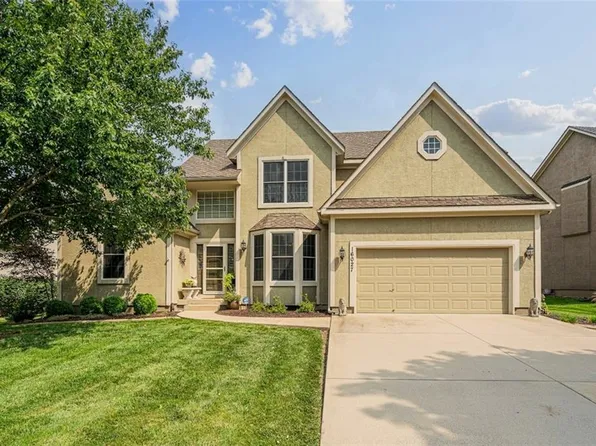 16027 S Locust St, Olathe, KS 66062