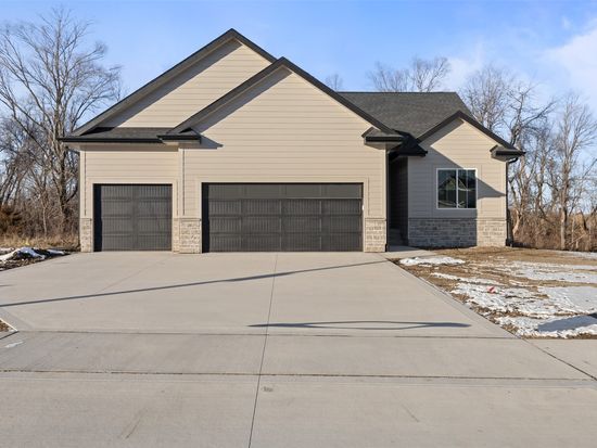 1103 2nd St NE, Altoona, IA 50009